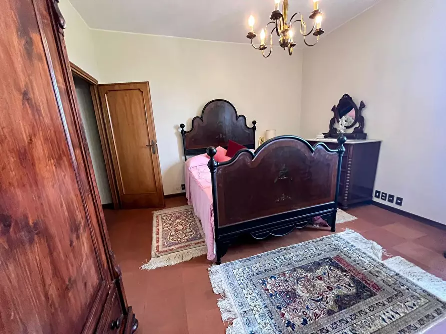 Immagine 33 di Villa in vendita  a Capannori