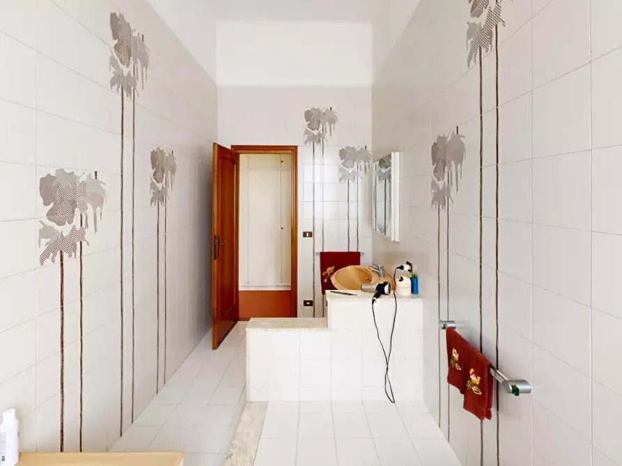 Immagine 73 di Villa in vendita  a Capannori