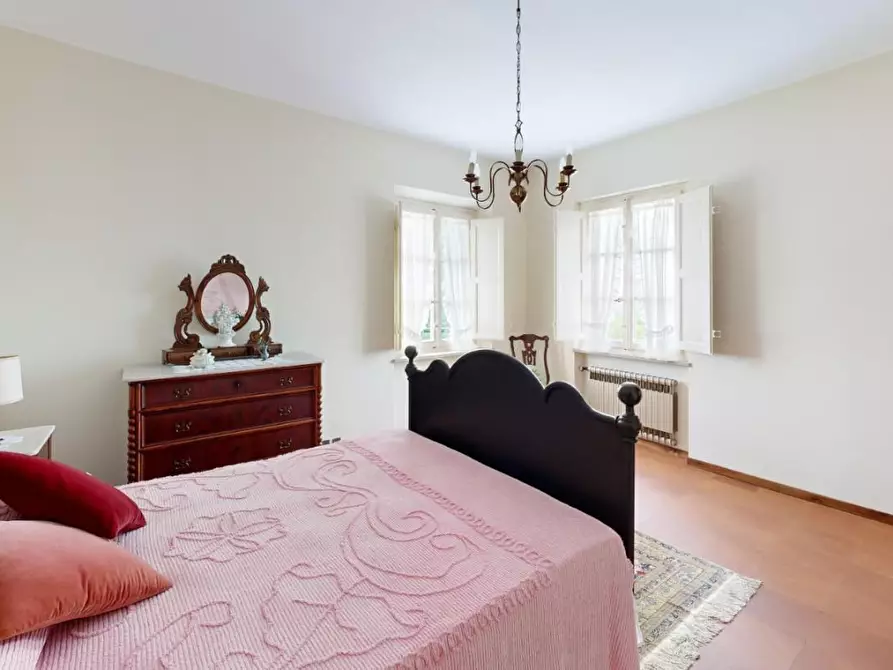 Immagine 75 di Villa in vendita  a Capannori