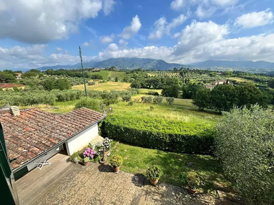 Immagine 12 di Villa in vendita  a Capannori