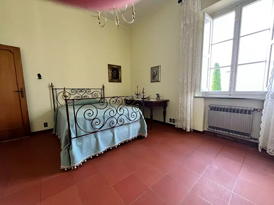 Immagine 43 di Villa in vendita  a Capannori