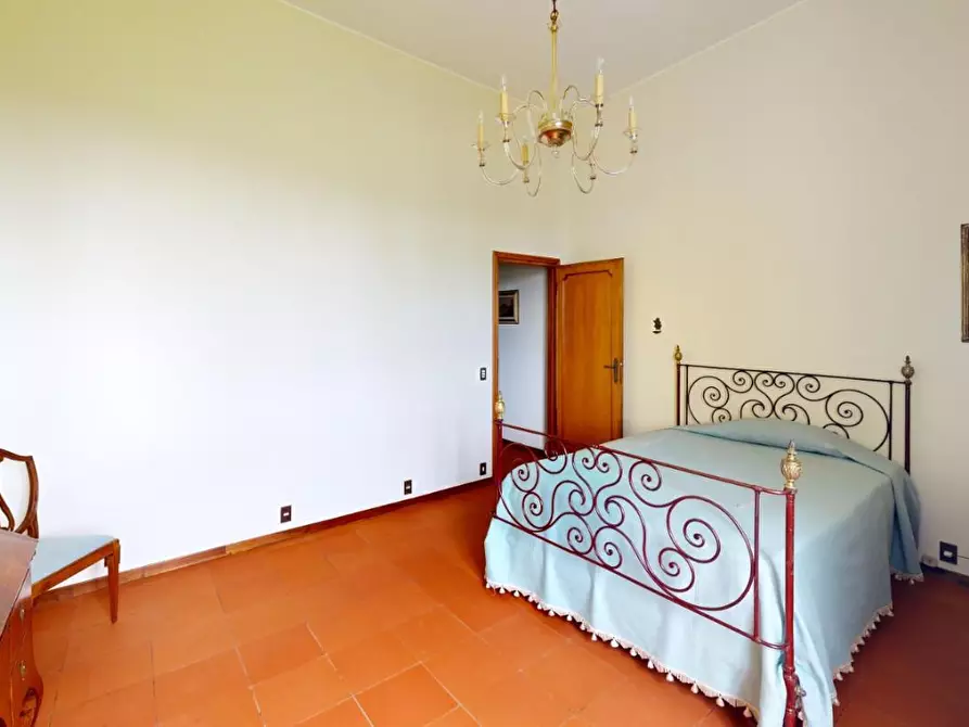Immagine 49 di Villa in vendita  a Capannori