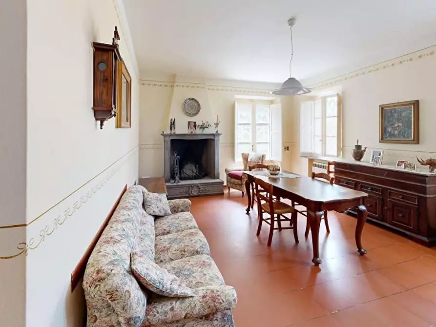 Immagine 21 di Villa in vendita  a Capannori