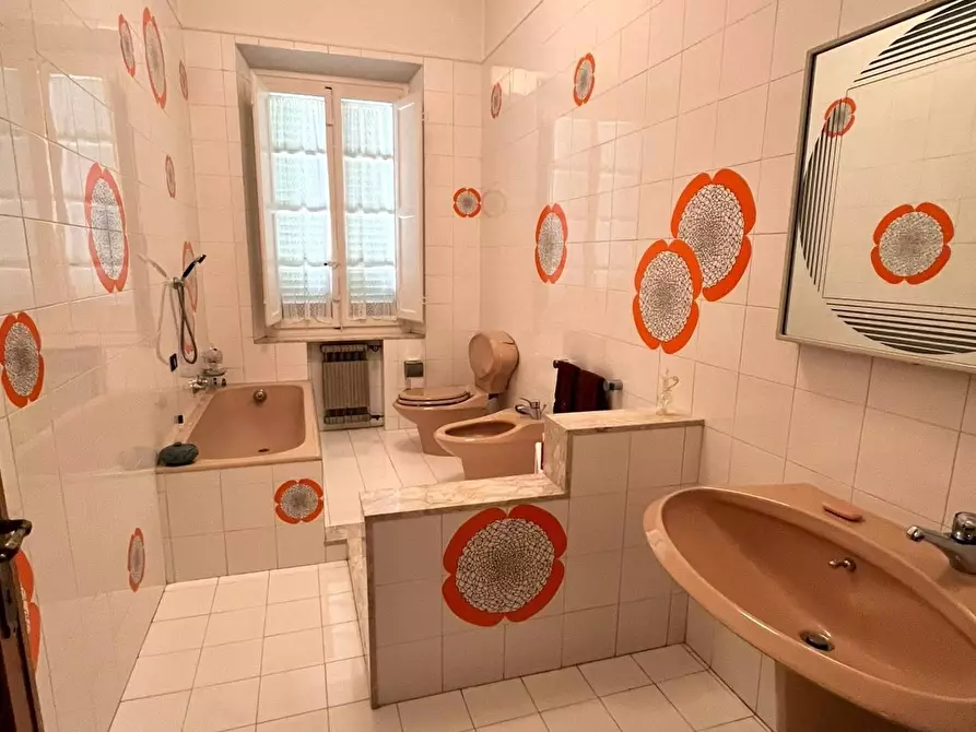 Immagine 27 di Villa in vendita  a Capannori