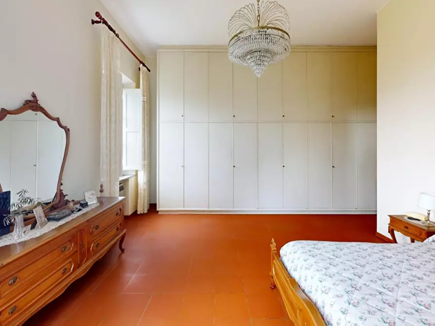 Immagine 42 di Villa in vendita  a Capannori