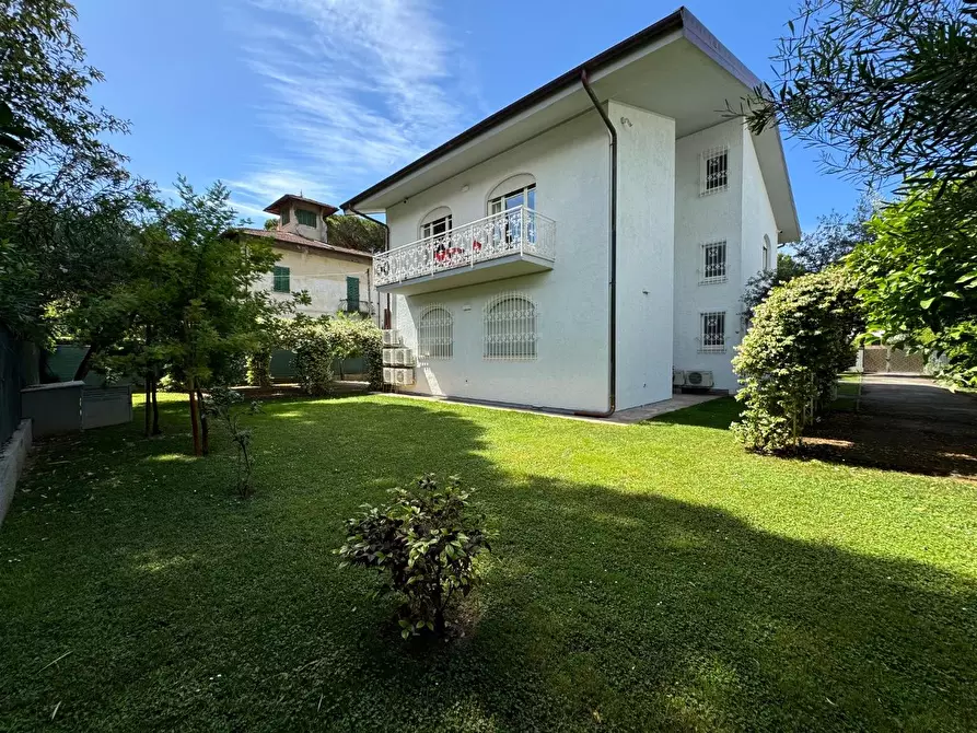 Immagine 30 di Porzione di casa in affitto  a Forte Dei Marmi