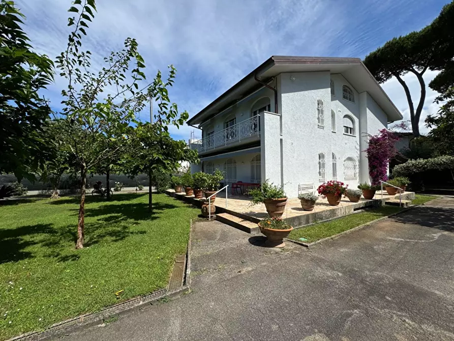 Immagine 28 di Porzione di casa in affitto  a Forte Dei Marmi