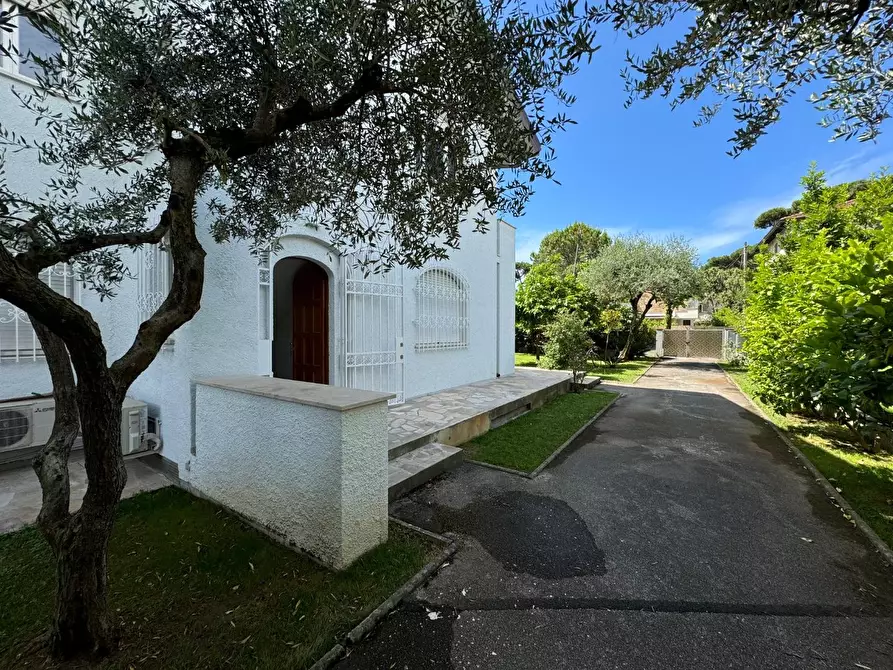 Immagine 31 di Porzione di casa in affitto  a Forte Dei Marmi