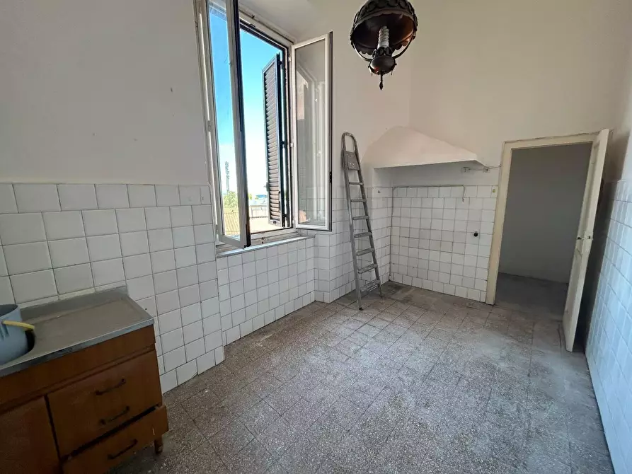 Immagine 8 di Appartamento in vendita  a Livorno