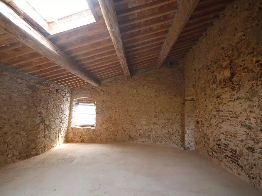 Immagine 21 di Casa colonica in vendita  a Monsummano Terme