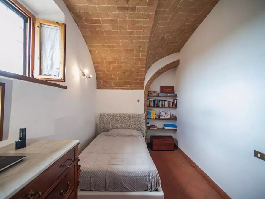 Immagine 14 di Appartamento in vendita  a Siena