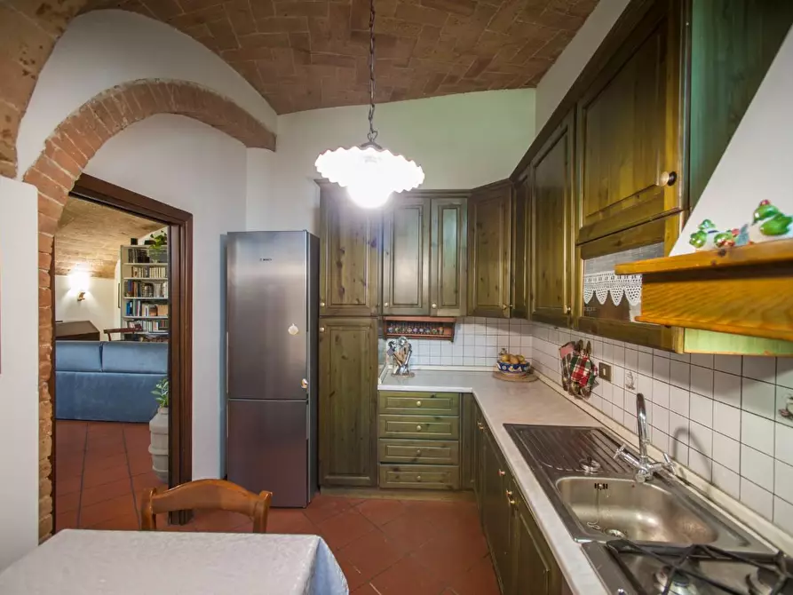 Immagine 9 di Appartamento in vendita  a Siena