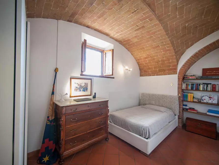 Immagine 12 di Appartamento in vendita  a Siena