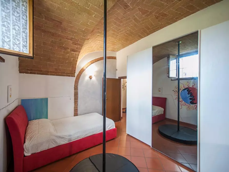 Immagine 11 di Appartamento in vendita  a Siena