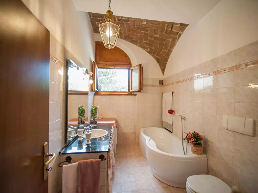 Immagine 24 di Appartamento in vendita  a Siena