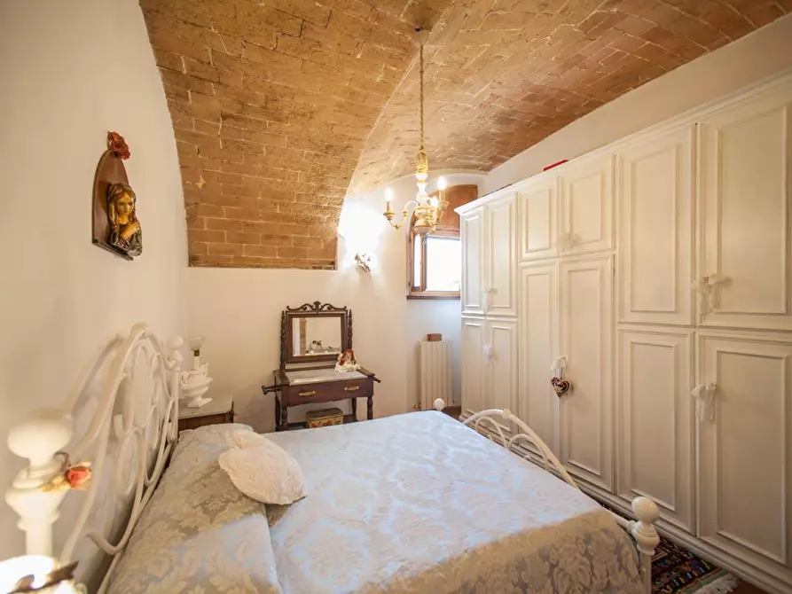 Immagine 16 di Appartamento in vendita  a Siena