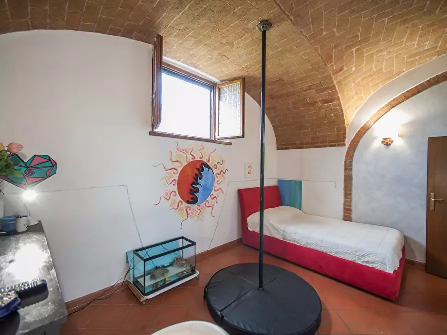 Immagine 10 di Appartamento in vendita  a Siena