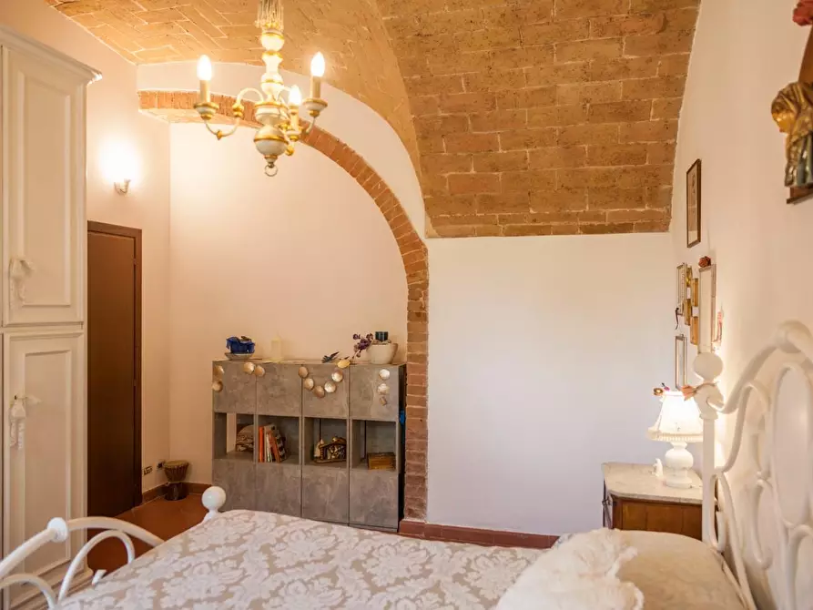 Immagine 35 di Appartamento in vendita  a Siena