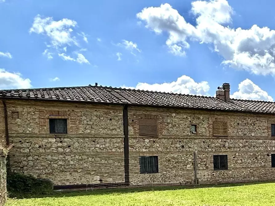 Immagine 40 di Appartamento in vendita  a Siena