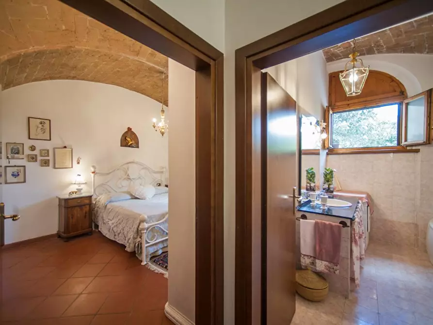 Immagine 39 di Appartamento in vendita  a Siena