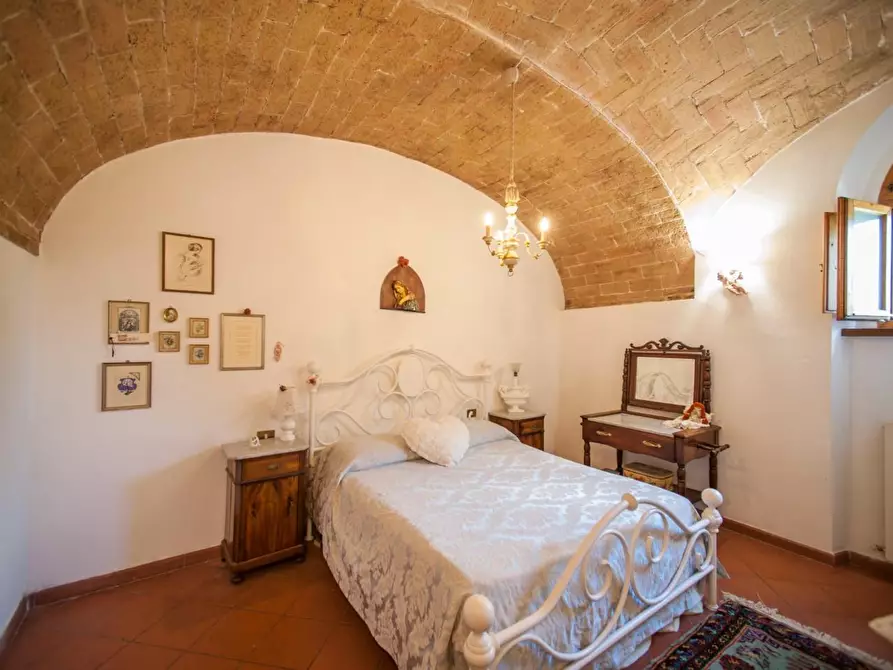 Immagine 15 di Appartamento in vendita  a Siena