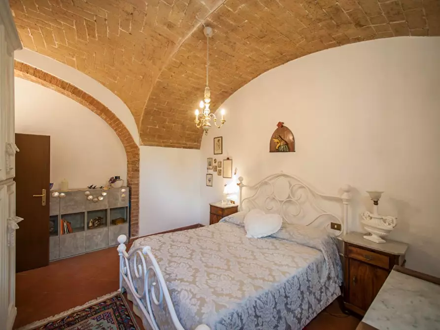 Immagine 17 di Appartamento in vendita  a Siena