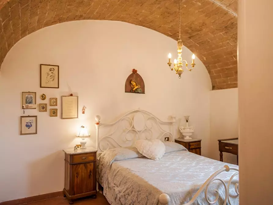 Immagine 34 di Appartamento in vendita  a Siena