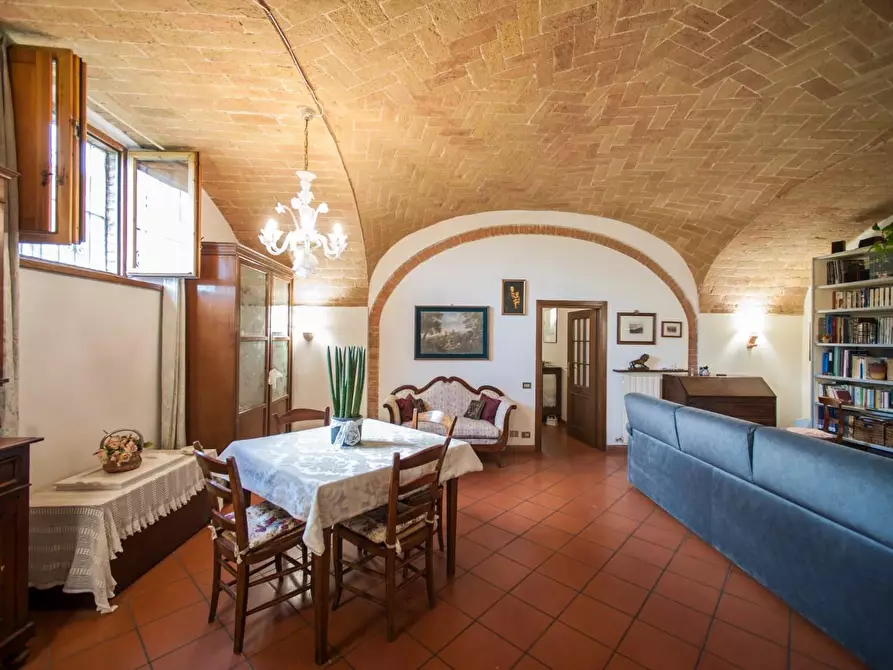 Immagine 4 di Appartamento in vendita  a Siena