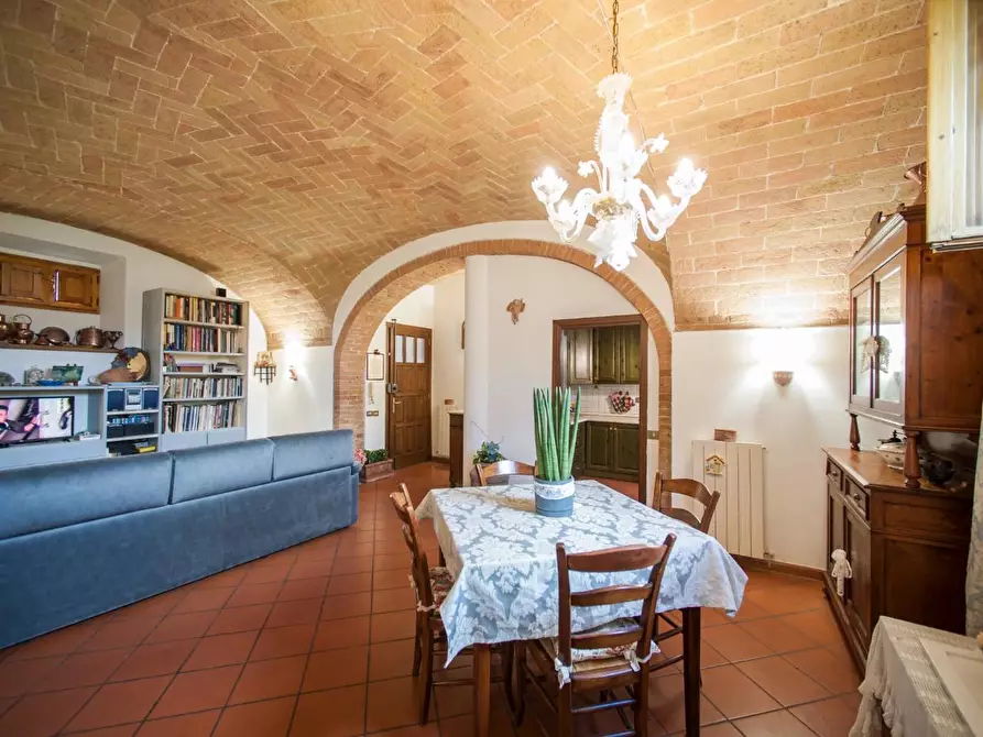 Immagine 5 di Appartamento in vendita  a Siena