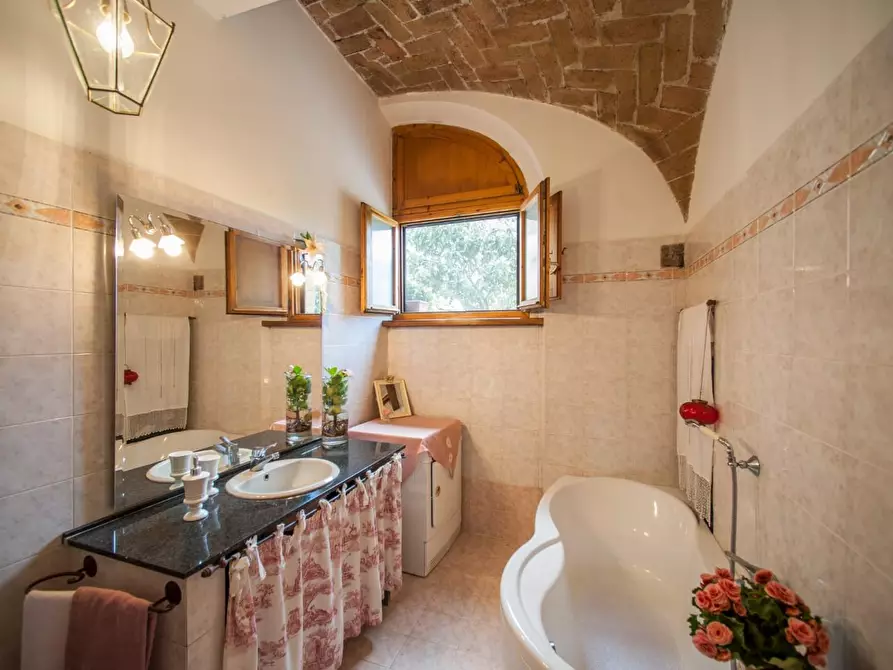 Immagine 25 di Appartamento in vendita  a Siena