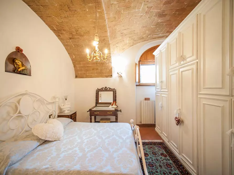 Immagine 21 di Appartamento in vendita  a Siena