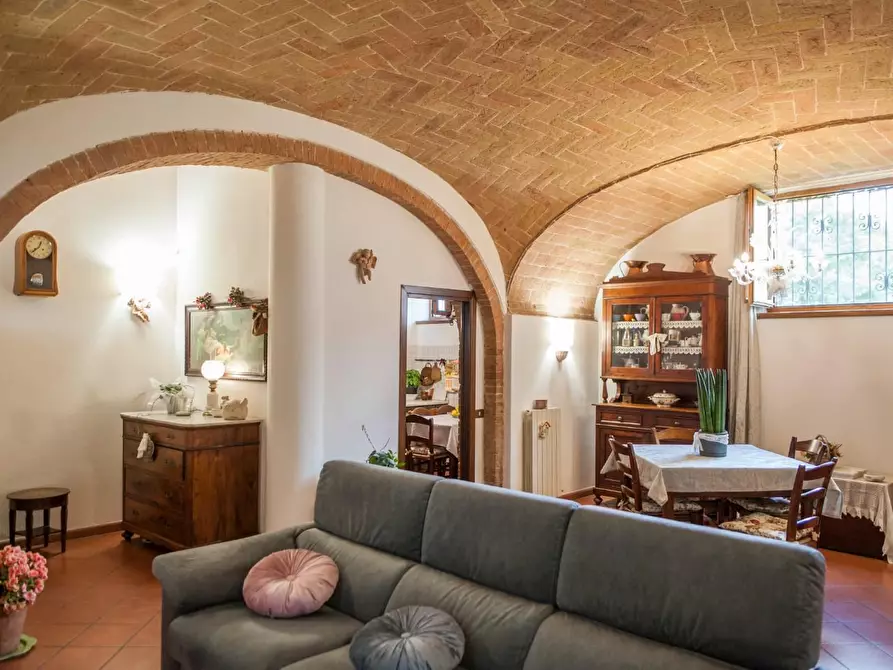 Immagine 28 di Appartamento in vendita  a Siena