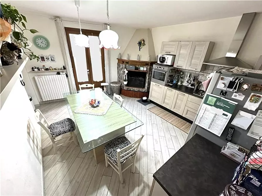 Immagine 15 di Appartamento in vendita  a Montelupo Fiorentino