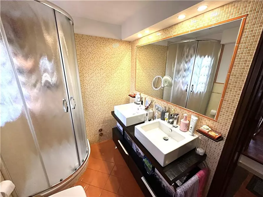 Immagine 19 di Appartamento in vendita  a Montelupo Fiorentino