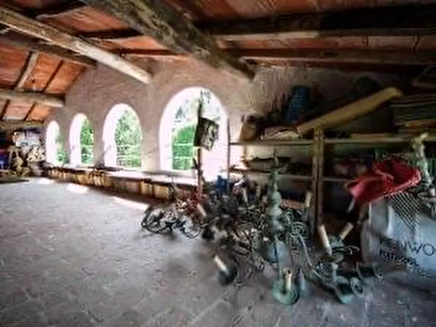 Immagine 20 di Casa colonica in vendita  a Calci