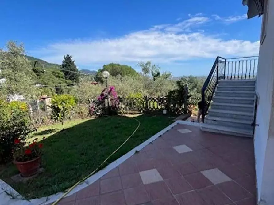 Immagine 5 di Villa in vendita  a Fosdinovo