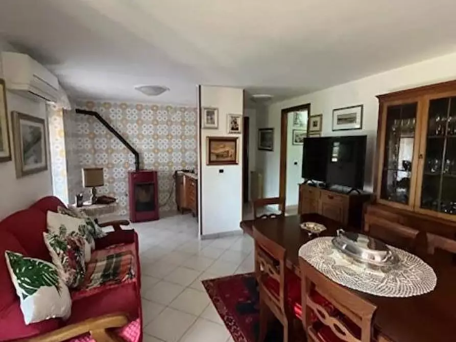 Immagine 6 di Villa in vendita  a Fosdinovo