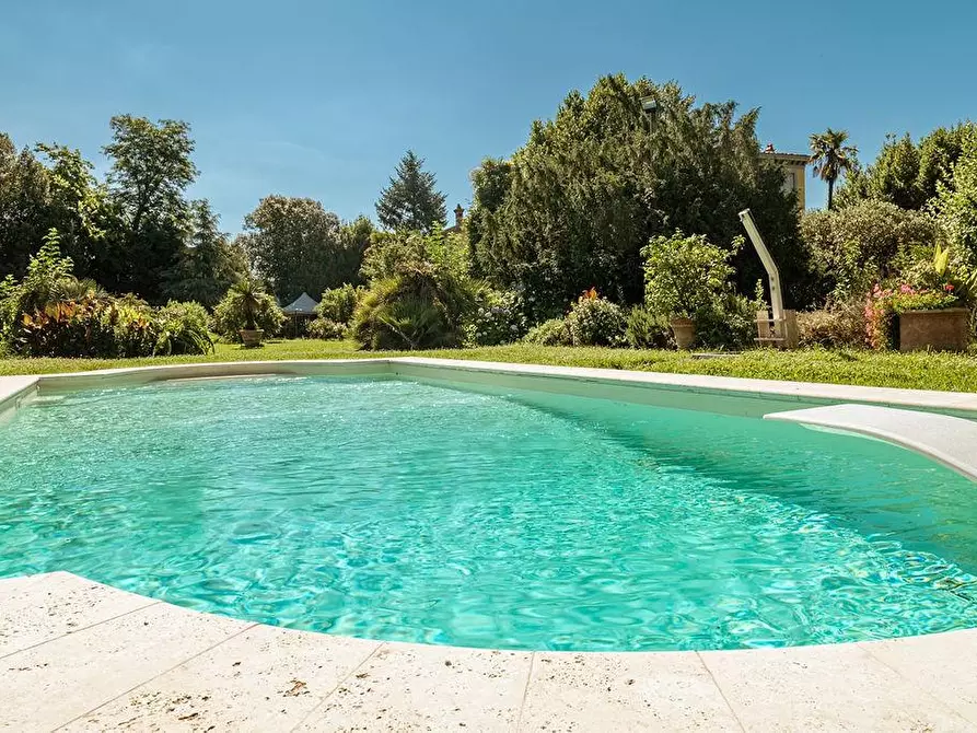 Immagine 12 di Immobile di prestigio in vendita  a Lucca