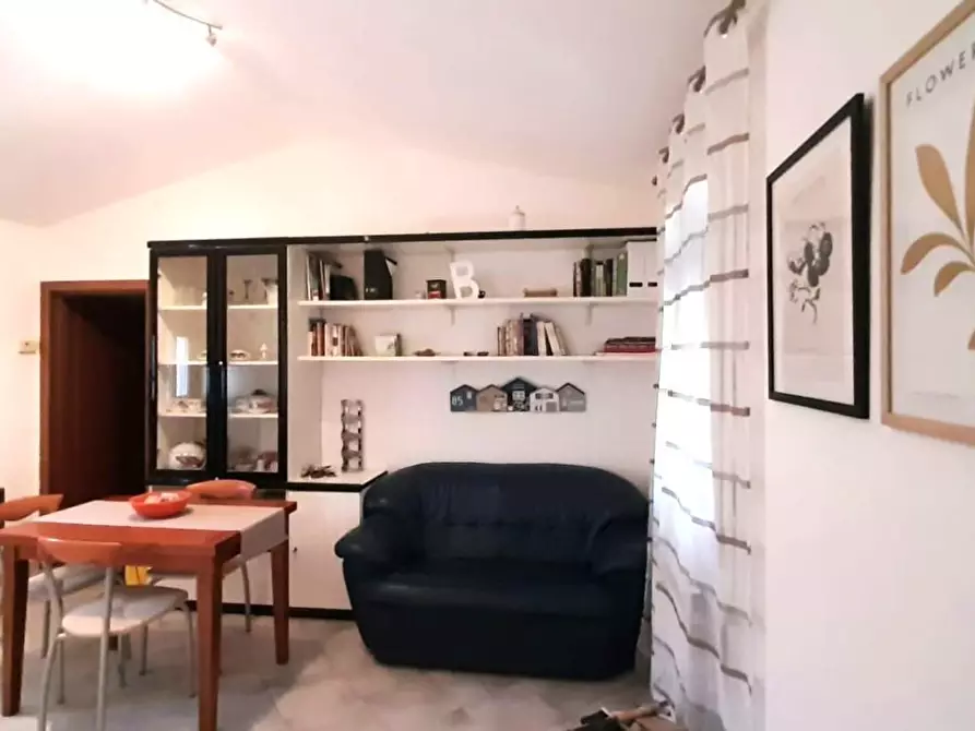 Immagine 1 di Appartamento in affitto  a Carrara