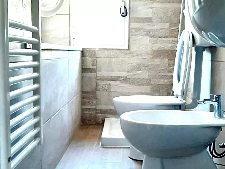 Immagine 12 di Appartamento in affitto  a Carrara