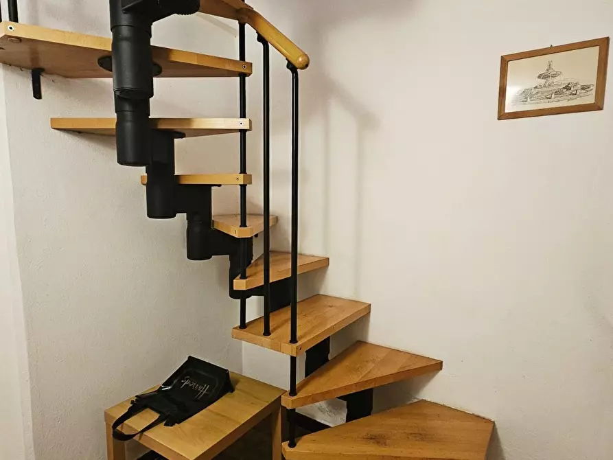 Immagine 8 di Porzione di casa in vendita  a Ameglia