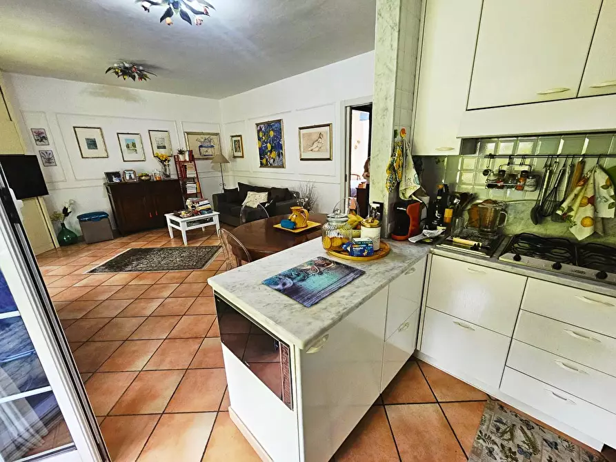 Immagine 5 di Porzione di casa in vendita  a Ameglia