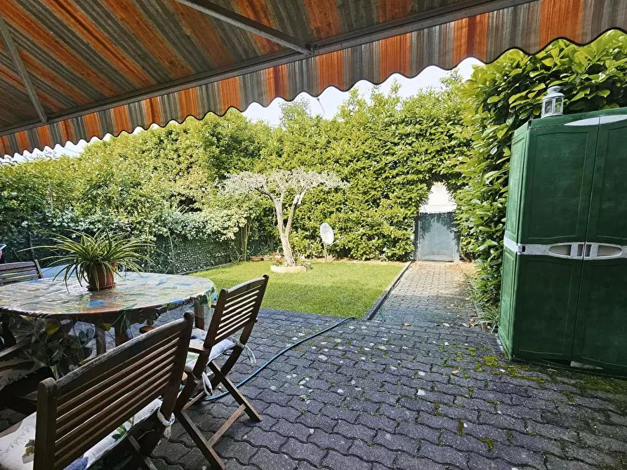 Immagine 2 di Porzione di casa in vendita  a Ameglia