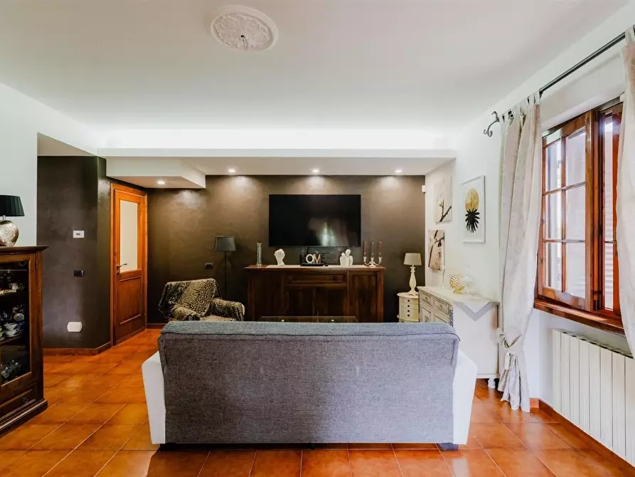 Immagine 4 di Casa trifamiliare in vendita  a Pietrasanta