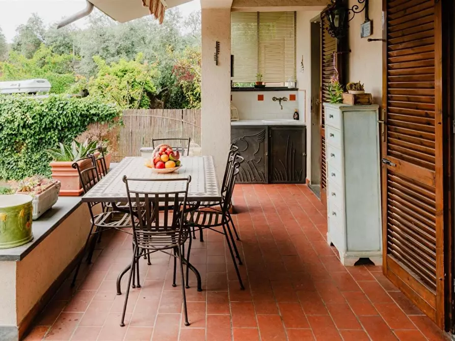 Immagine 2 di Casa trifamiliare in vendita  a Pietrasanta