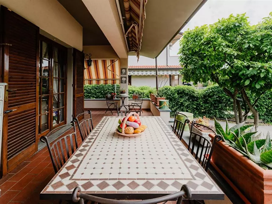 Immagine 3 di Casa trifamiliare in vendita  a Pietrasanta