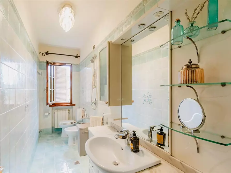 Immagine 8 di Casa trifamiliare in vendita  a Pietrasanta