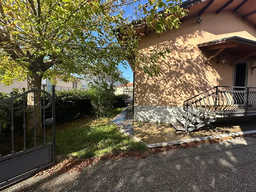 Immagine 33 di Villa in vendita  a Castelnuovo Magra