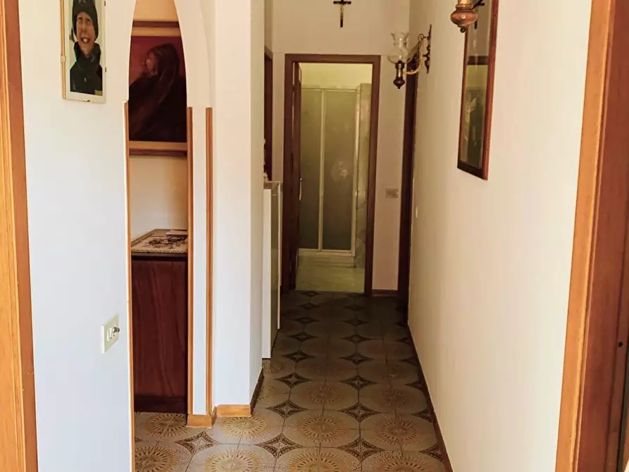 Immagine 18 di Villa in vendita  a Castelnuovo Magra