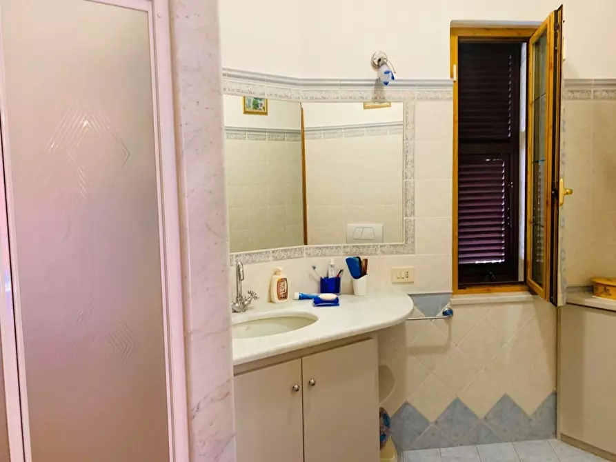 Immagine 7 di Villa in vendita  a Castelnuovo Magra